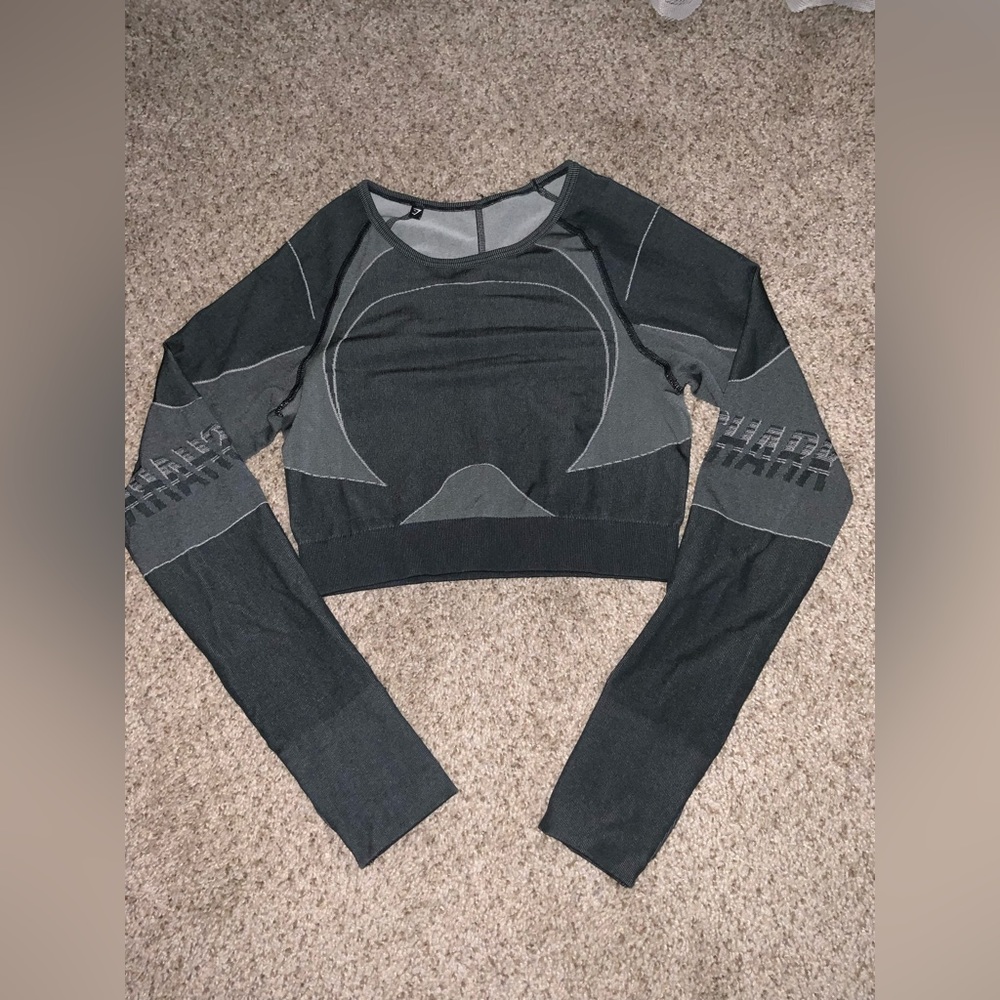 Gymshark cropped grey workout top